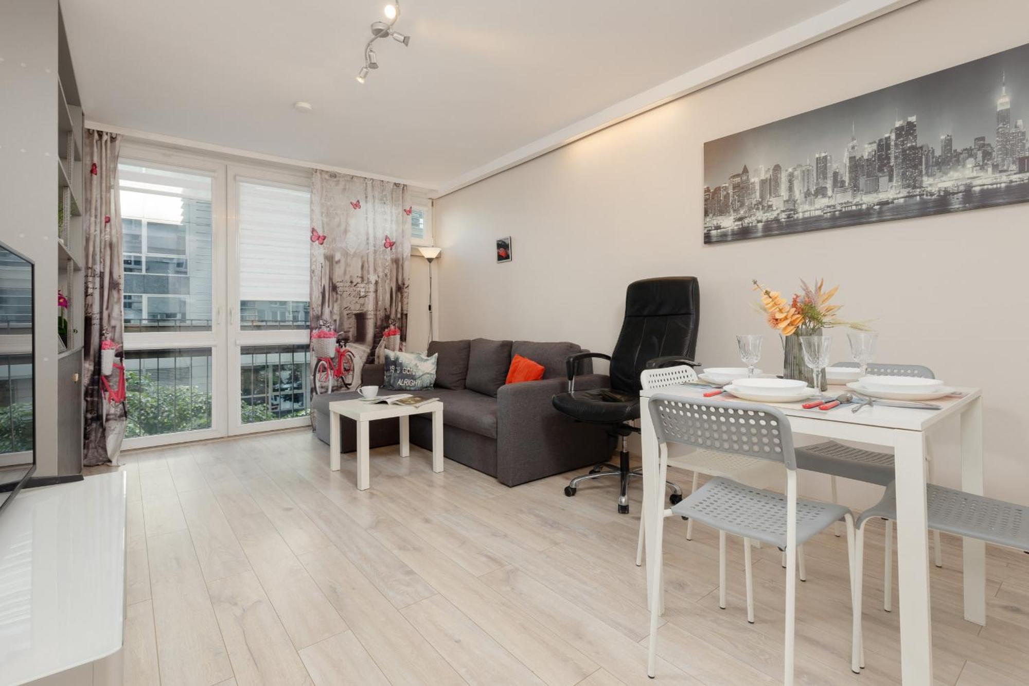 Comfort & Style Center By Renters * Warszawa